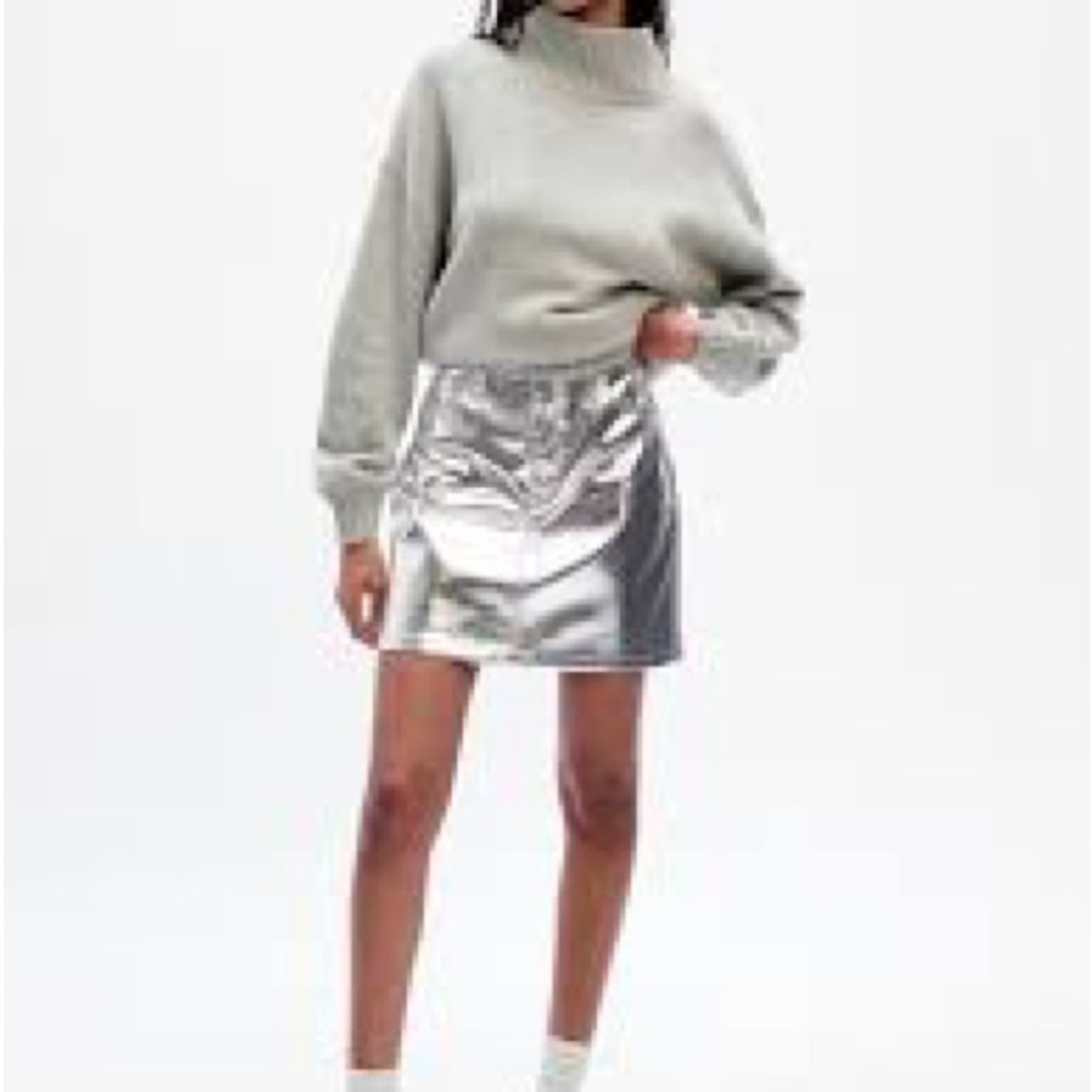 NWT Gap faux leather silver skirt w/pockets! Sz 32/14. Holiday party NYE